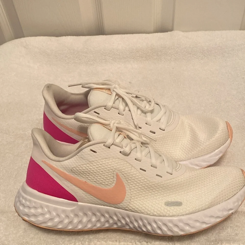 Nike Revolution White/Pink Tennis Shoes…size 10 - Picture 5 of 7